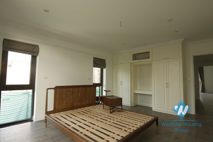 A gorgeous villa in Vinhome Riverside Long Bien for rent